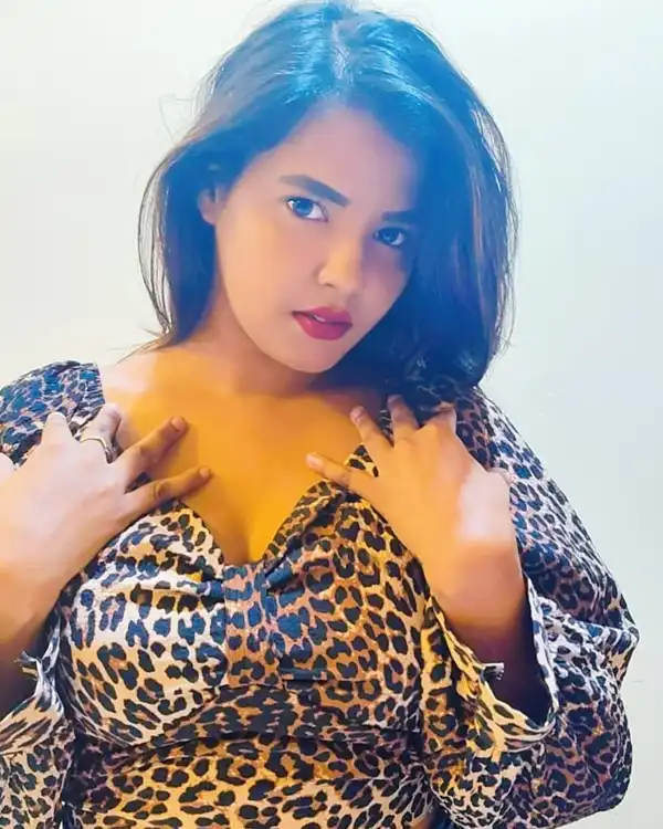Sakshi vip call girls in Noida